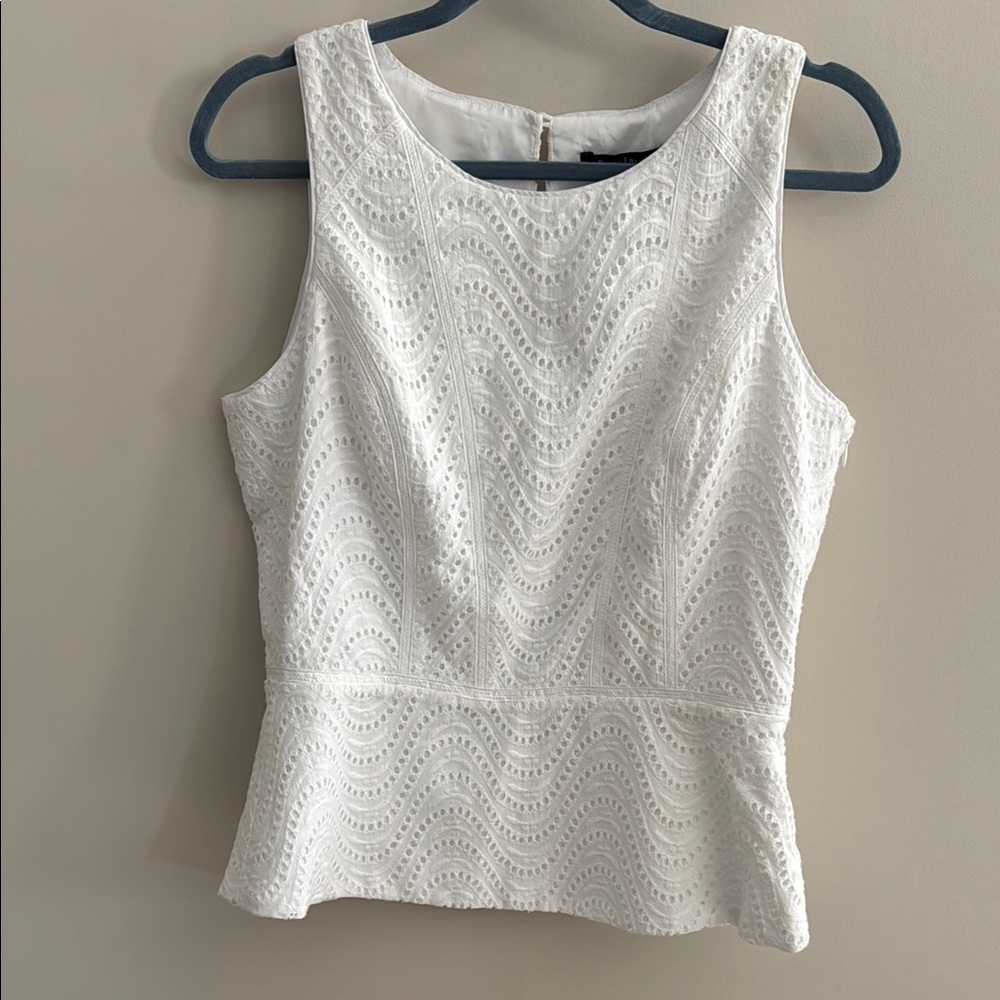 Elegant Eyelet Lace Sleeveless Top